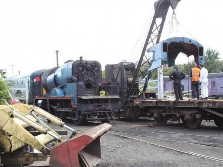 August 2009: The crane in action. No.85's cab being lifted onto a wagon after removal from the locomotive. (G.W. Moore)