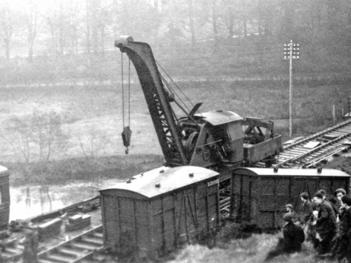 2/3/1933: GNR Crane No.2 at Omagh Market Junction derailment. (Courtesy Headhunters)