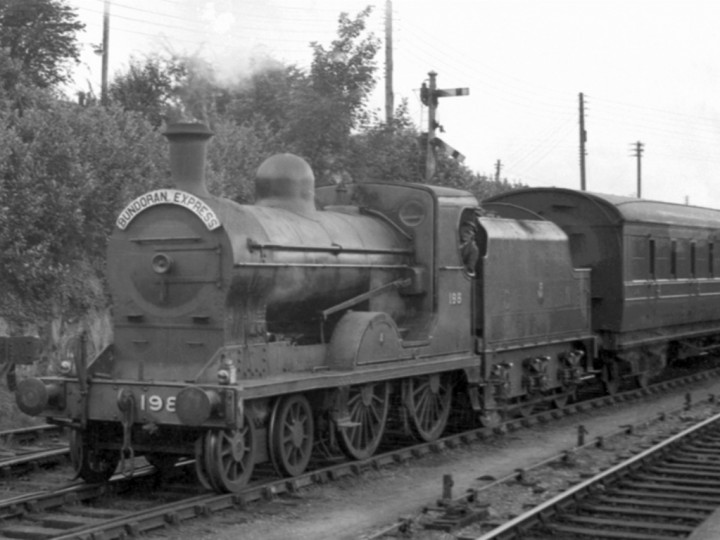 U class No.198 'Lough Swilly' departing Dundalk on a Down 'Bundoran Express'. (P. McKeown)