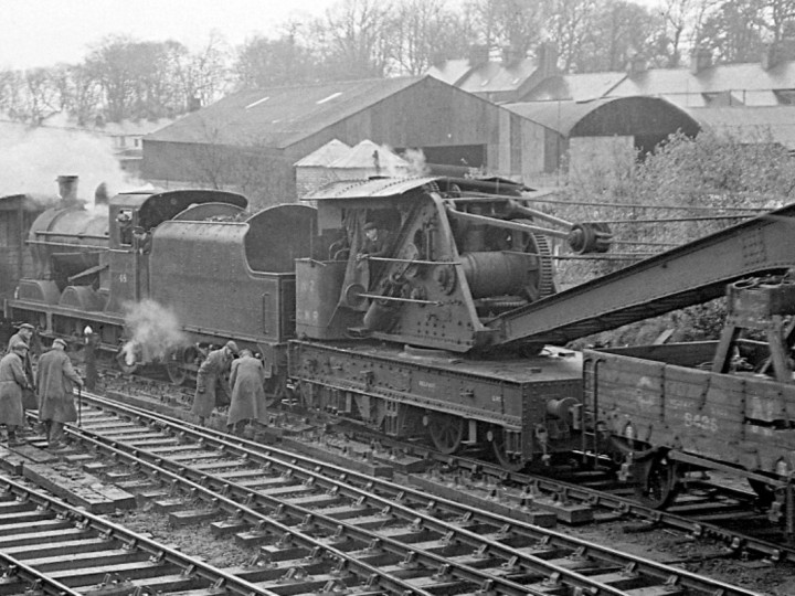 12/3/1961: GNR Steam Crane 2 at Bangor with UG 48. (E.M. Patterson)