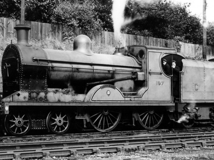 U class No.197 'Lough Neagh' and tender 43 at Dundalk.