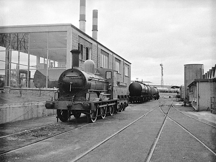 2/8/1970: No.184 in front of the Inchicore boiler house. It is in 'Darling Lili' film livery. (D. Taggart)