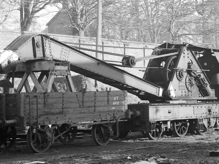 30/1/1978: GNR Steam Crane 8434 and wagon 8435 in Lisburn yard. (C.P. Friel)