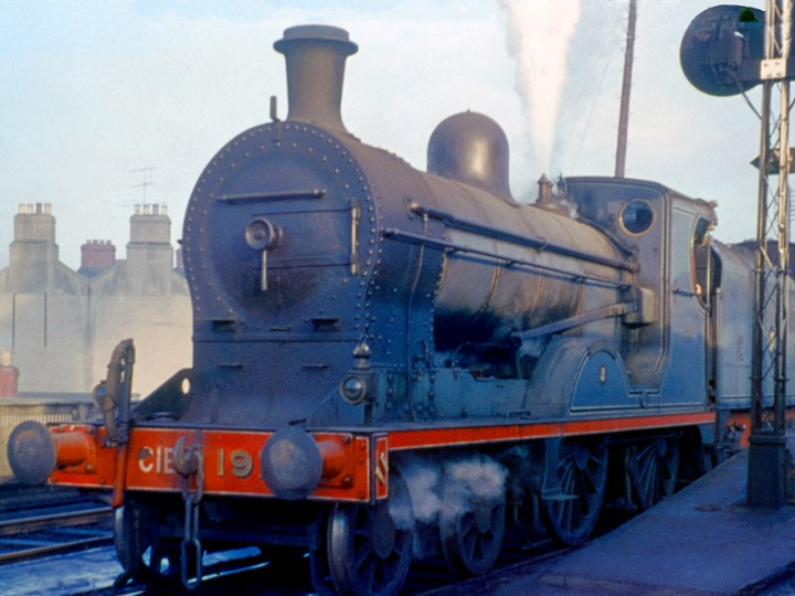 17/12/1960: U class No.197 'Lough Neagh' and tender 43 at platform 7, Amiens Street, with the1:10pm to Greystones. (D. FitzGerald)