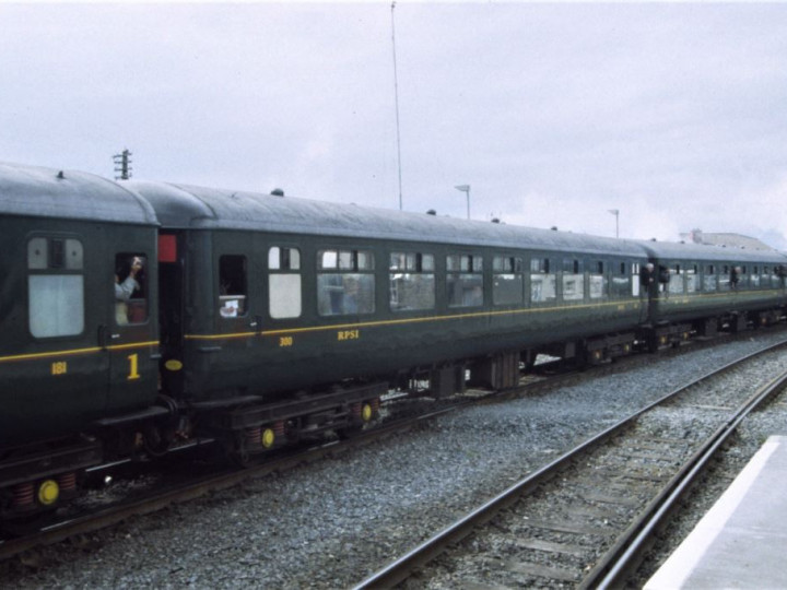 16/5/2005: 300 on the 'Suir Valley' railtour leaving Drogheda for the north. (N. Knowlden)