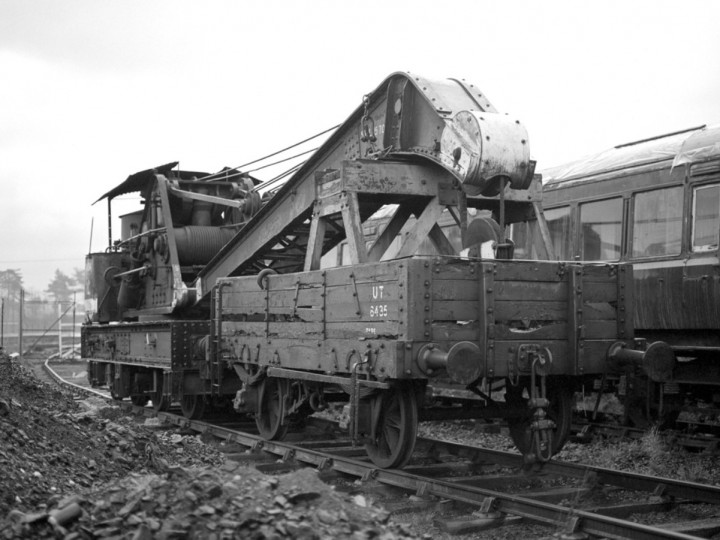 6/12/1980: GNR Steam Crane and runner at Whitehead, having arrived during the week. (C.P. Friel)