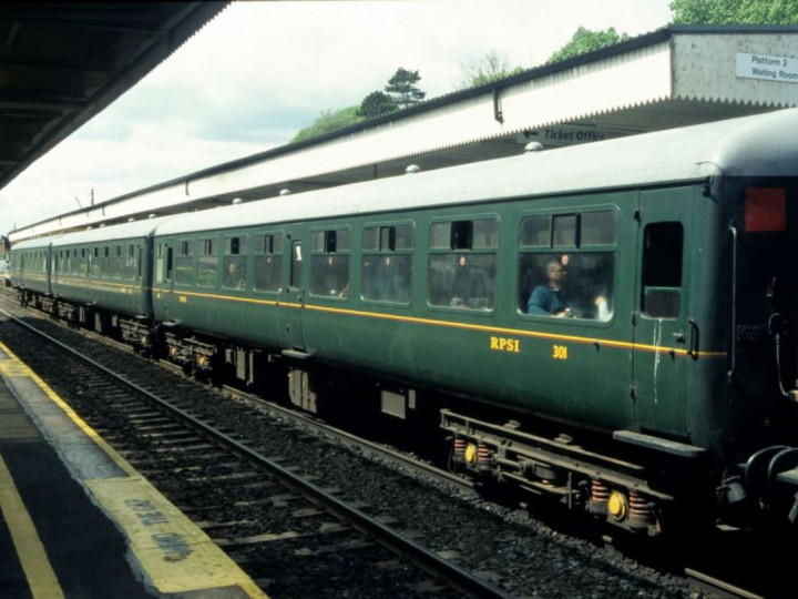 14/5/2007: 301 on the return 'Garavogue' railtour train at Lisburn. (N. Knowlden)