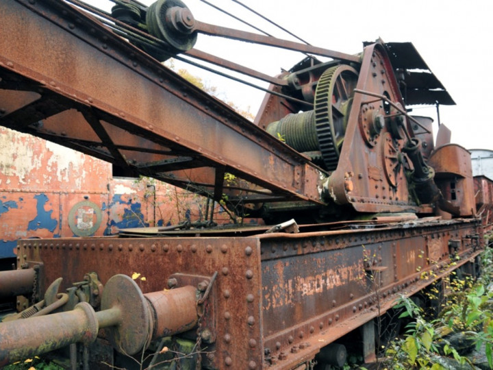 7/11/2012: Steam Crane 2 in store. (C.P. Friel)