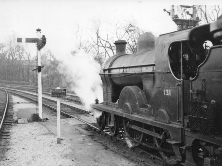 1956 (January): No.131 on a Derry train at Omagh. Note the staff catcher net on the tender. (M. Wray)