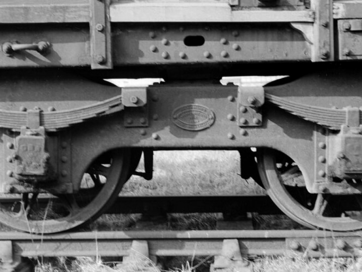 29/5/1964: A Fox's Patent Bogie under 504. Note the inside-keyed track at Maysfields yard. (D. Coakham)