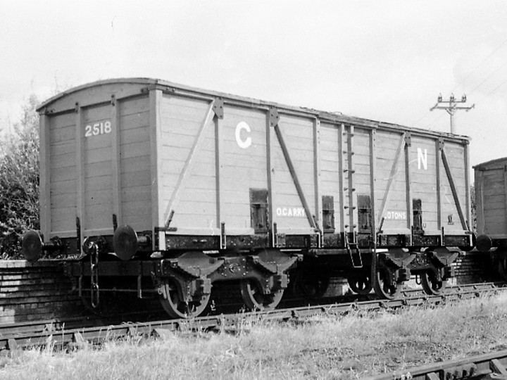 June 1971: Guinness Van 2518 repainted at RPSI Whitehead platform. (C.P Friel)