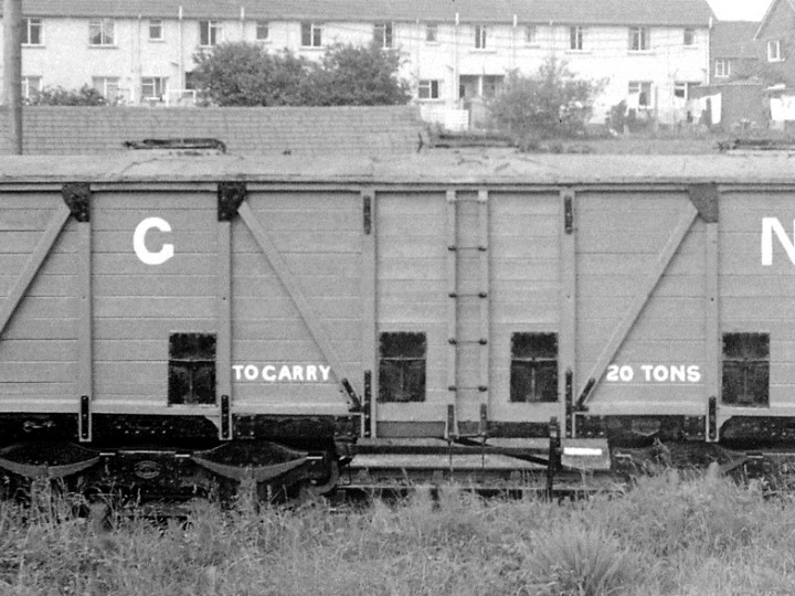 June 1971: 504 repainted. (C.P Friel)