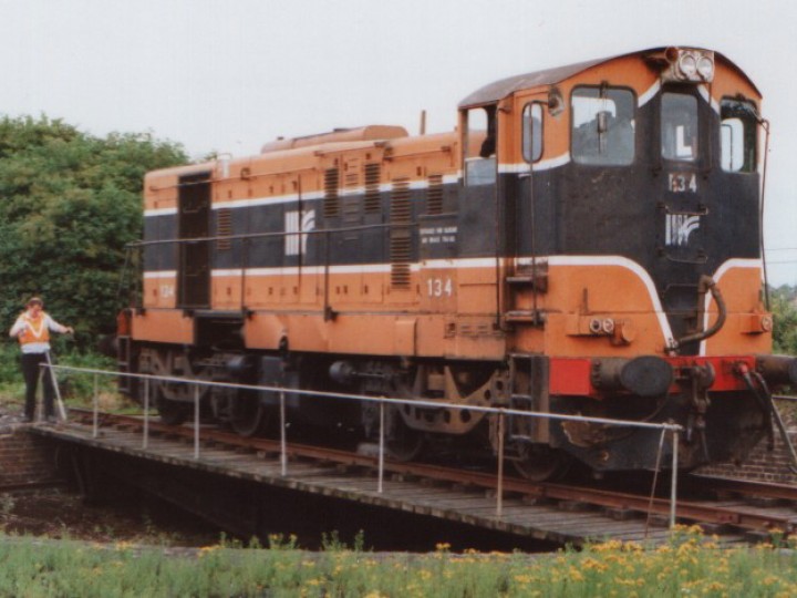 1992: 134 on the turntable at Mullingar, having worked the 17:25 ex Connolly. (B. Pickup)
