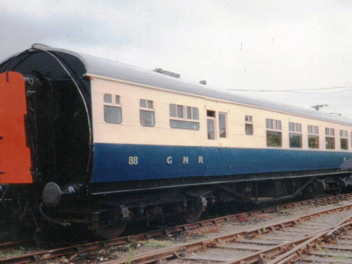 2/7/1993: 88 in GNR(I) railcar livery at Whitehead (D. Humphries)