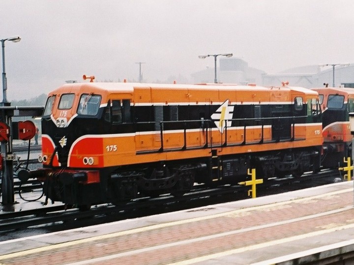 175 at the fuelling point at Drogheda in September 2004. (B.Pickup)