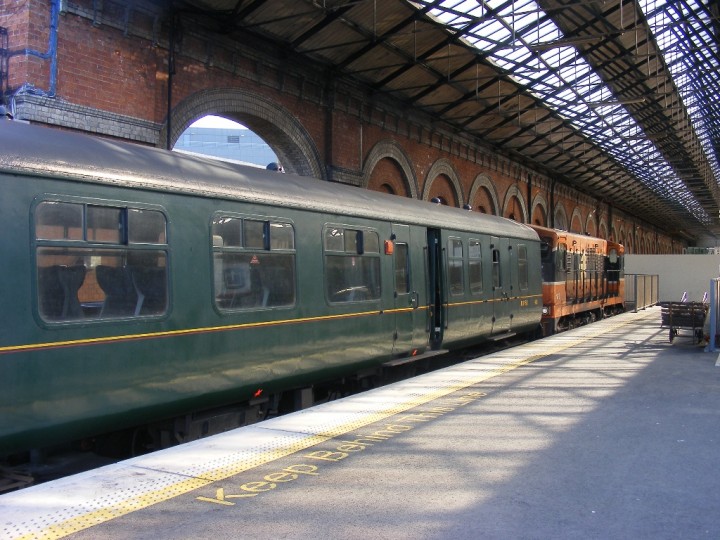 11/5/2009: 460 at Dublin Connolly, waiting for the final leg of the Carrowbeg Railtour to Belfast and Whitehead.