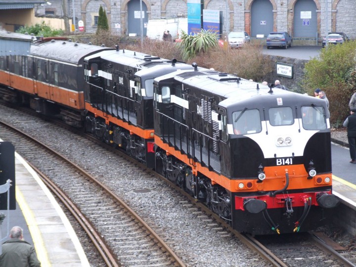 21/2/2010: B141 (and B142) at Mullingar on the 'Diesel Do' railtour to Longford. (M.Hoey)