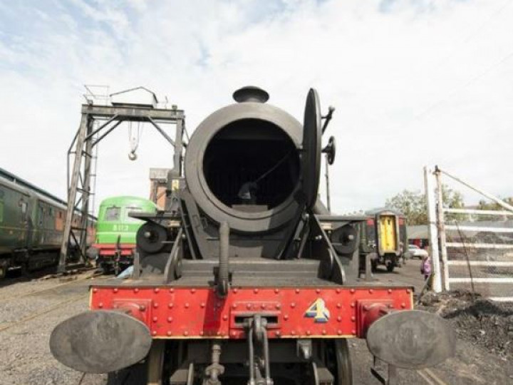 26/6/2011: No.4 getting a bit of a cleaning between Steam & Jazz dates. (A. Reid)