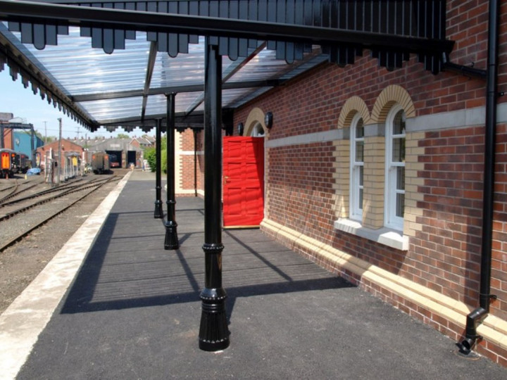 6/6/2013: The canopy and platform area has been completed.