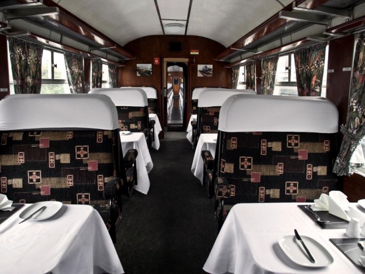 29/9/2014: 1522's interior prior to the 'Emerald Isle Express' charter, with tables set for light lunch. (S.Comiskey)