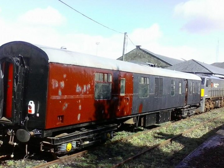 11/3/2015: GM 071 with 3173, awaiting transfer from Mullingar to Inchicore for completion of livery. (R.Jolley)