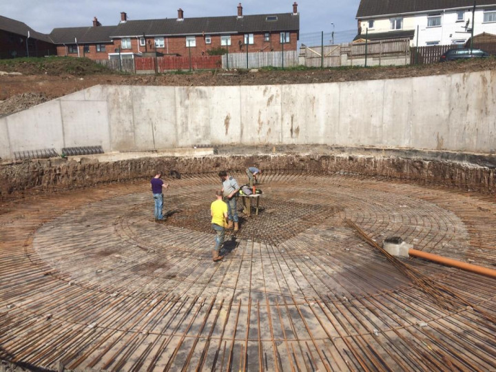 19/4/2016: The retaining wall is in place and the reinforcement for the pit base is being installed. (A. Maxwell)