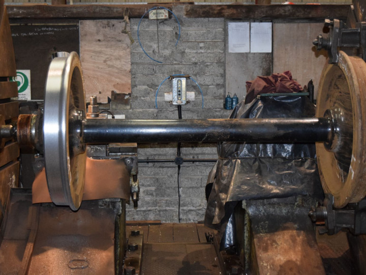 18/1/2020: Close-up of a Mk2 wheelset with the left-hand tyre reprofiled, that on the right yet to be done. (R.B. Hill)