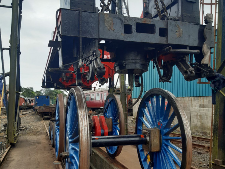 23/5/2023: The locomotives frames and wheels are reunited after major overhaul. (J.J. Friel)