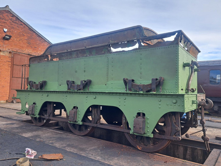 25/4/2026: The locomotive's tender getting its first coat of protective paint.