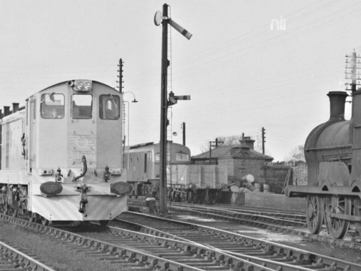 24/2/1961: B134 gets all the attention as it arrives into Athlone (MGWR) from Galway, (J.P. O'Dea)