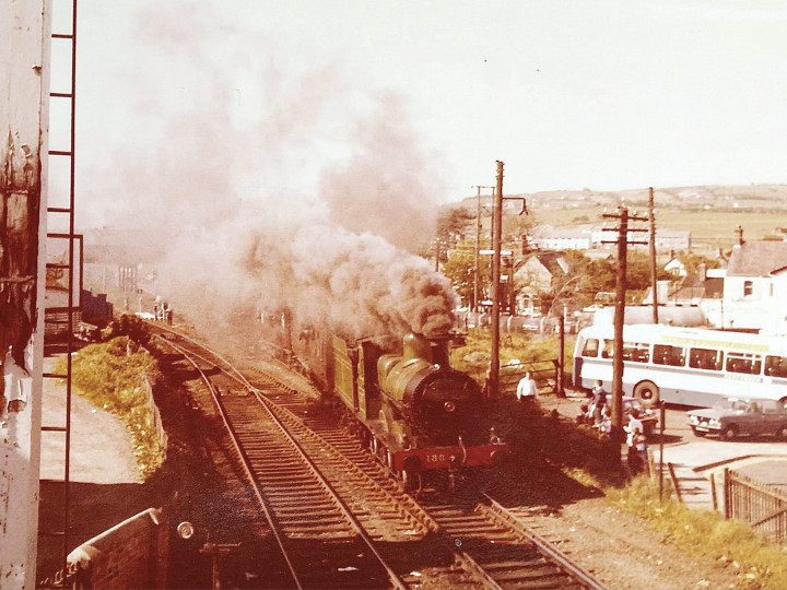 2/6/1979: No.186 in fine form leaving Whitehead for York Road on a 'Steam Gala' working.