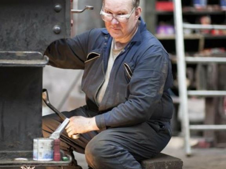 26/6/2011: Brian Hill, the main operator of the lathe. (A. Reid)