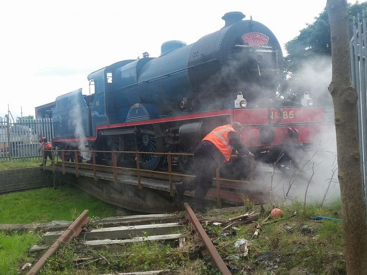 21/8/2016: Driver Gary Moore puts his back into getting No.85 turned on the day of a Portrush Flyer train. (P. McCann)