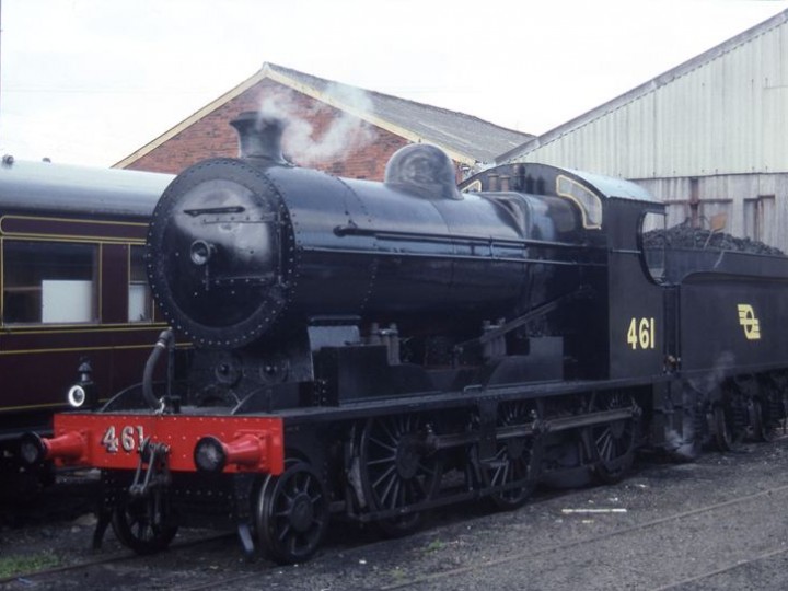 1990: No.461 just after entering traffic after restoration, in CIÉ black livery. (C.P. Friel)