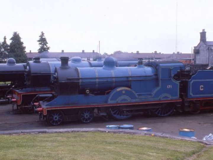 20/5/1995: No.171 alongside No.85 and No.461 at Inchicore. (C.P. Friel)