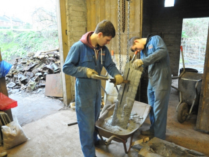 27/1/2015: After a day in the mould, cleaning up the cooled firebars for No.4. The pile of scrap iron for recycling can be seen outside. (C.P. Friel)