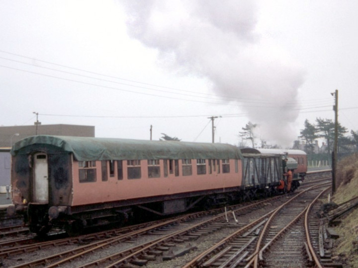 9/12/1984: 9 being shunted by No.3 'R.H. Smyth'. (C.P. Friel)