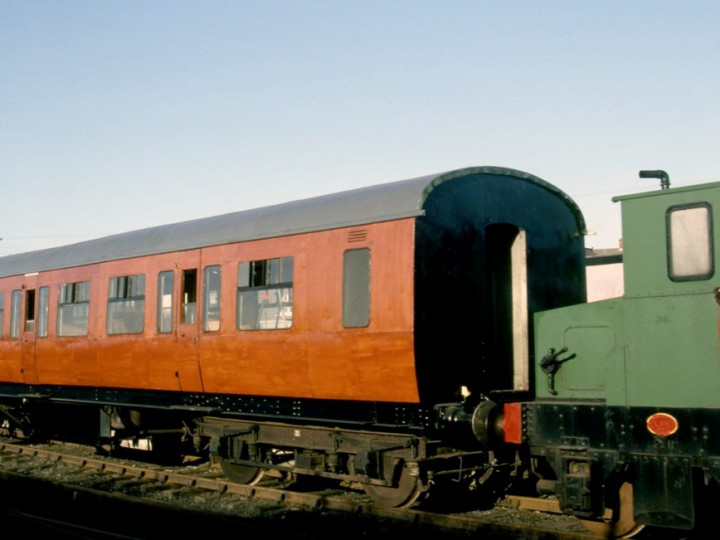 23/4/1986: 9 in mahogany scumble livery, with Brian Hill on No.23. (C.P. Friel)