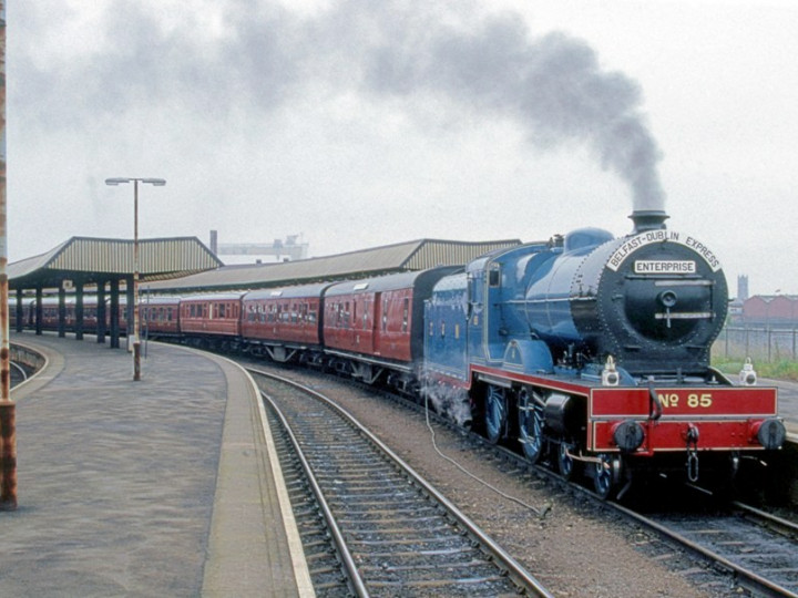 11/8/1987: 9 is the second vehicle behind No.85 on the 40th anniversary Enterprise at Belfast Central. (C.P. Friel)