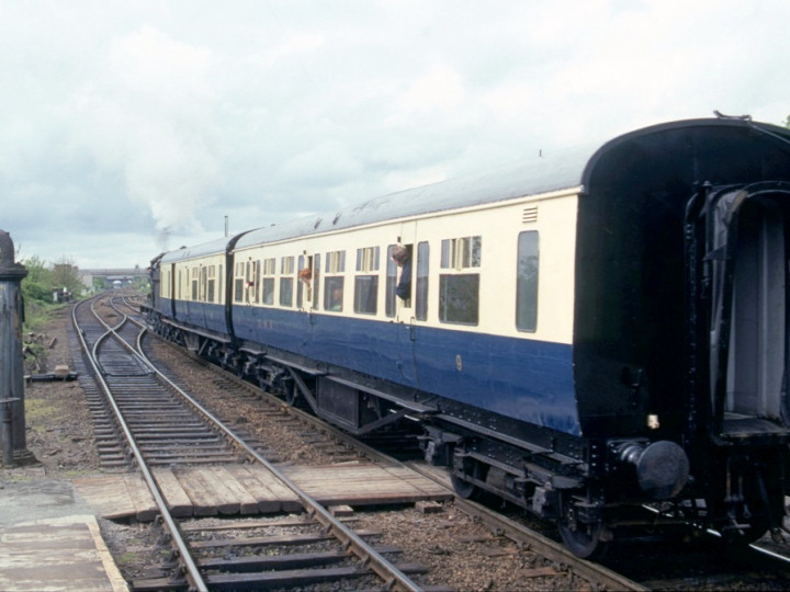 1/5/1993: No,.461 departing Lisburn for Dublin with 114 and 9. (C.P. Friel)