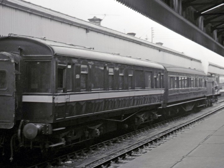 5/5/1968: 50 at Portadown platform 4, with No.186 at the front. (C.P. Friel)