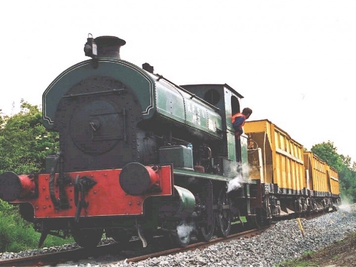 The RPSI Driver admires No.3's the leaky drivers injector during ballast loading near Dunadry on 4th July 2000. (P.Lockett)