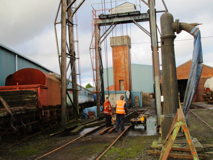 19/12/2020: Ryan and Alan prepare before B142 is shunted to have its engine hoods removed.