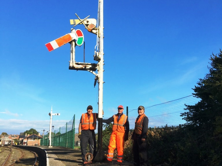 29/9/2022: Peter Lindsay, Dermot Mackie and Colin Stewart admire the newly operational home signal at Whitehead Excursion Station. (R. Morton)