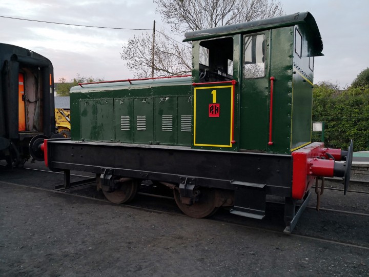 The locomotive in its newly-applied CSÉ livery, 28/4/2018. (A.Davidson)