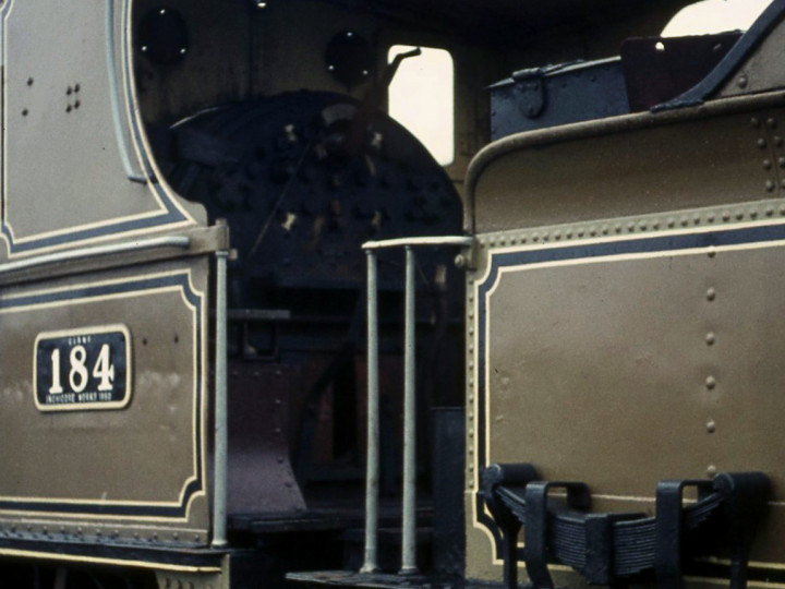 25/4/1970: A close-up of the 'Darling Lili' livery at Inchicore Works. (T.M. Bagworth)