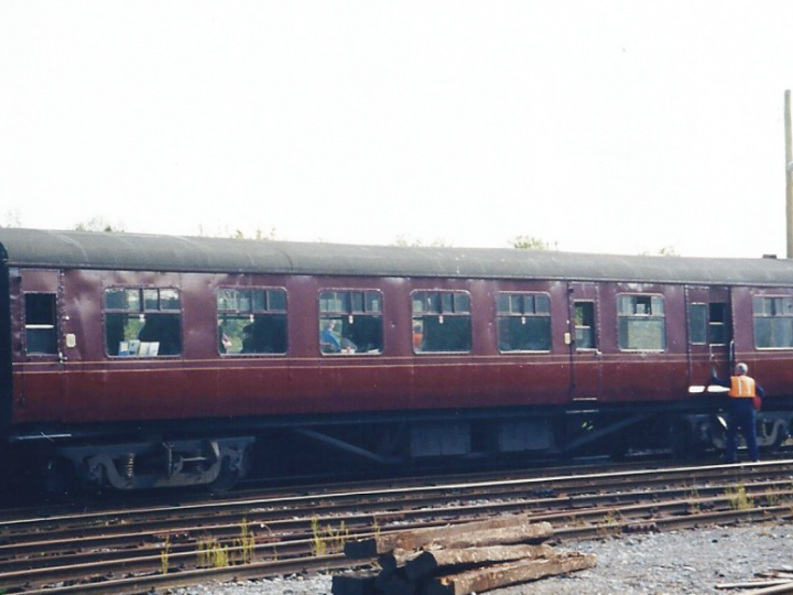 9/5/1998: In maroon livery at Bagenalstown with the 'Gall Tír' railtour. (S. Rafferty)