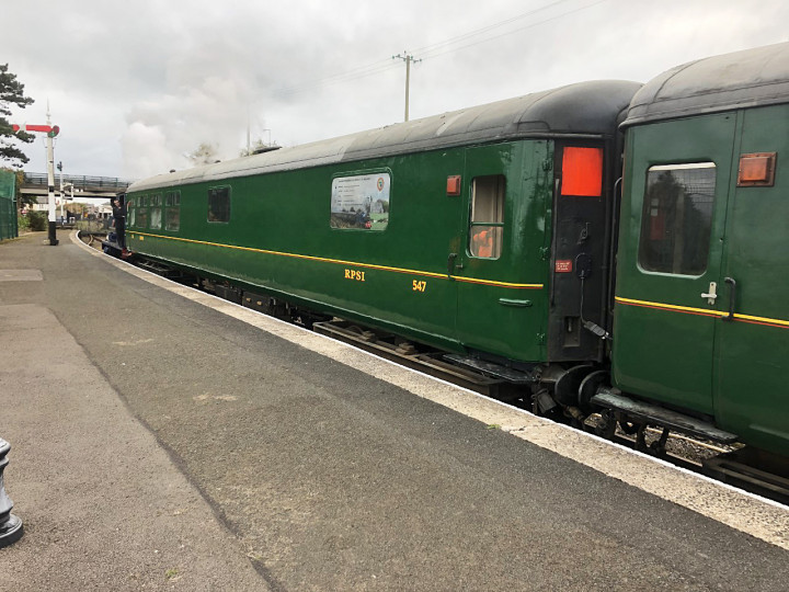 17/10/2020: 547's being shunted by No.3BG 'Guinness' after its repaint. (J.A. Cassells)