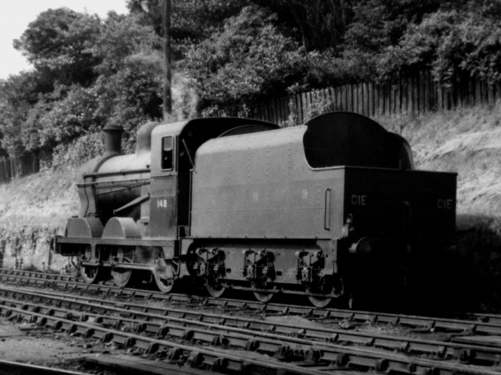 UG No.148 at Dundalk with the tender. (J. Laird)