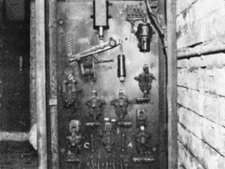 The control box for the wheel lathe as originally configured. (P. Bott)